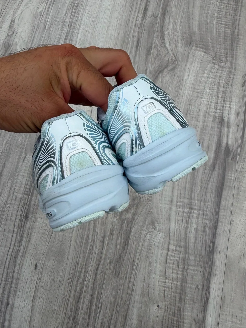 New Balance 740 Girl’s Grade School silver & blue sneakers